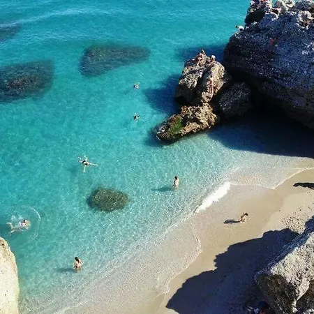 Sehr Ruhige Und Zentralgelegene Apartment Nerja