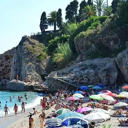 Sehr Ruhige Und Zentralgelegene Nerja