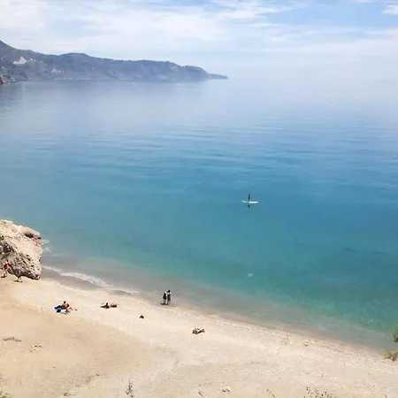 Sehr Ruhige Und Zentralgelegene Apartment Nerja