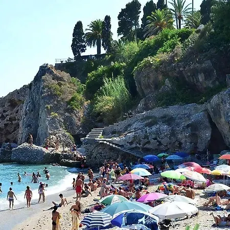 Sehr Ruhige Und Zentralgelegene Nerja